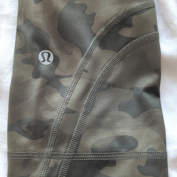 lululemon athletica Cropped Green Camouflage Leggings - Picture 2 of 7